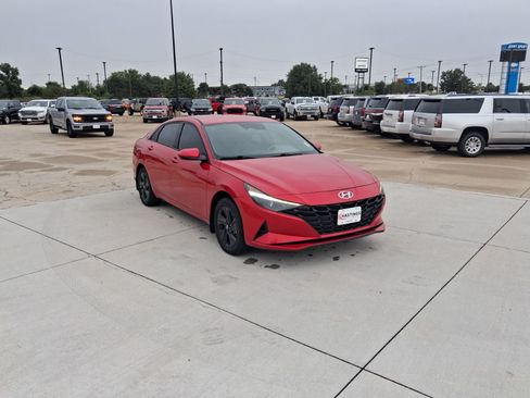 Used 2021 Hyundai Elantra SEL FWD image 7