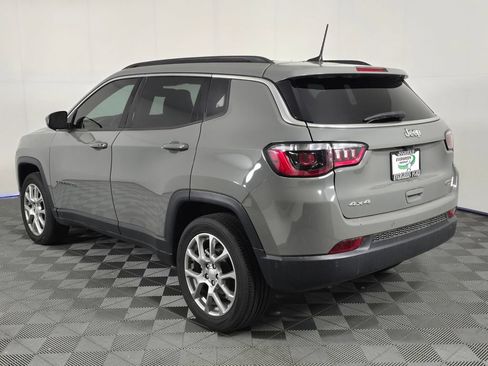 Used 2023 Jeep Compass Latitude AWD/4WD image 5