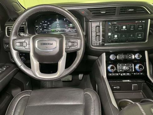 Used 2022 GMC Yukon XL Denali w/ Denali Ultimate Package AWD/4WD image 29