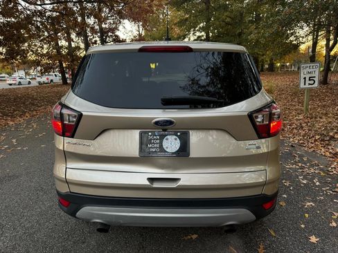 Used 2017 Ford Escape SE image 7