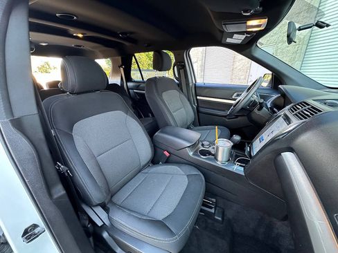 Used 2016 Ford Explorer XLT AWD/4WD image 7