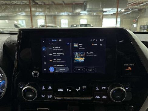 Certified 2025 Toyota Highlander XLE image 21