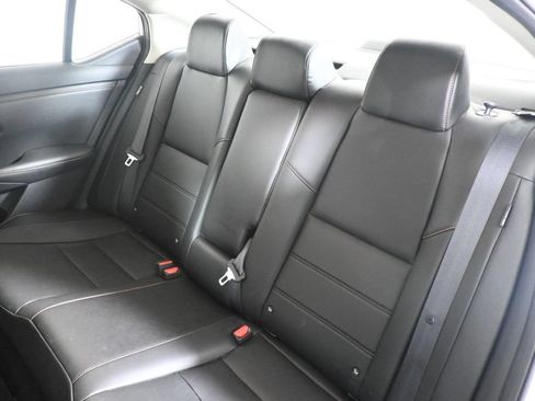 Used 2022 Nissan Sentra SR w/ SR Premium Package FWD image 4