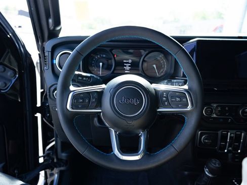 Used 2024 Jeep Wrangler High Altitude AWD/4WD image 14