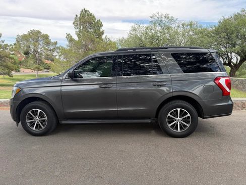 Used 2021 Ford Expedition XLT RWD image 2