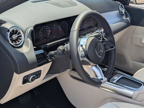 Certified 2025 Mercedes-Benz GLA 250 image 3