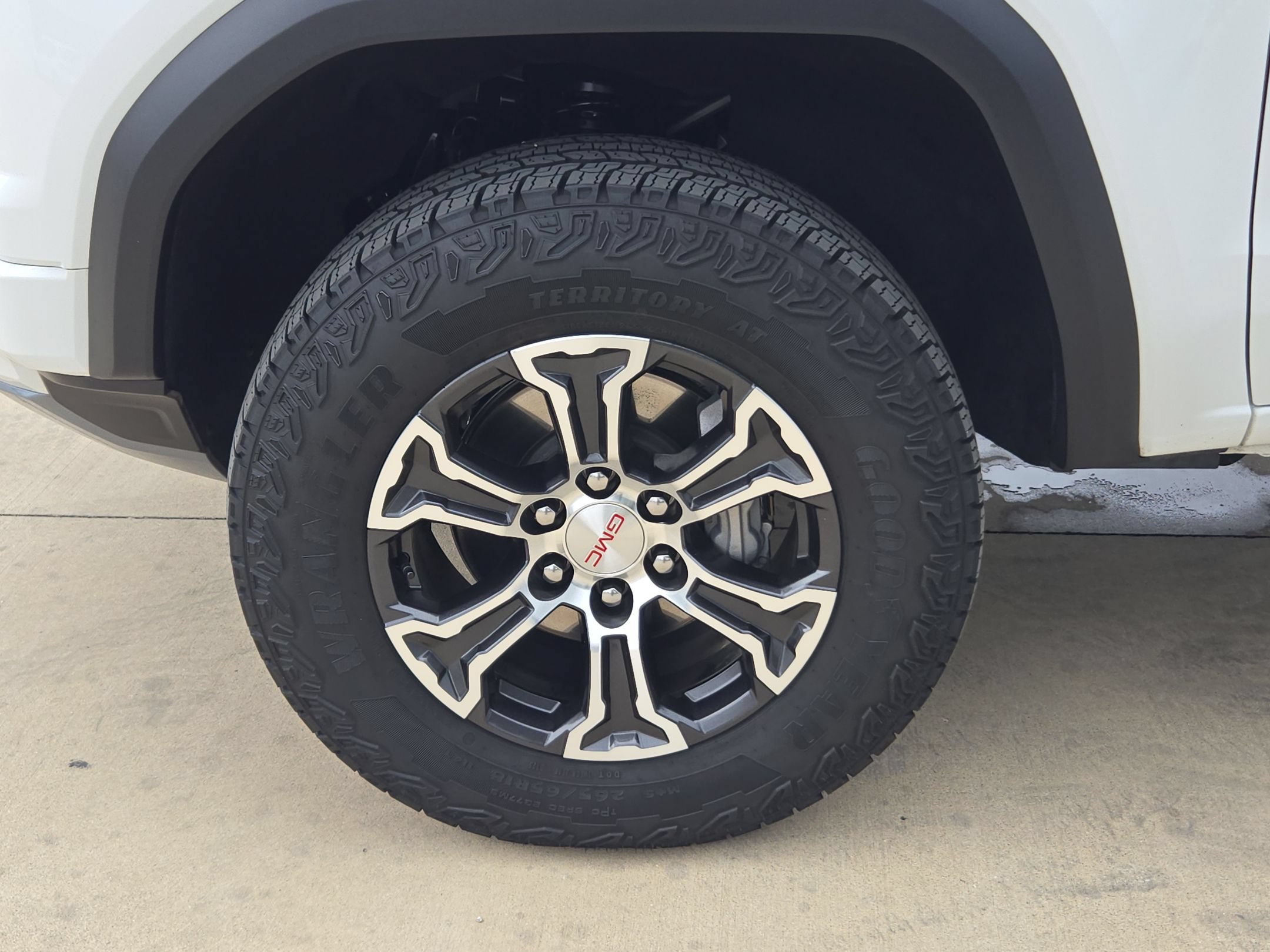 Certified 2025 GMC Canyon AT4 w/ AT4 Premium Package AWD/4WD image 27