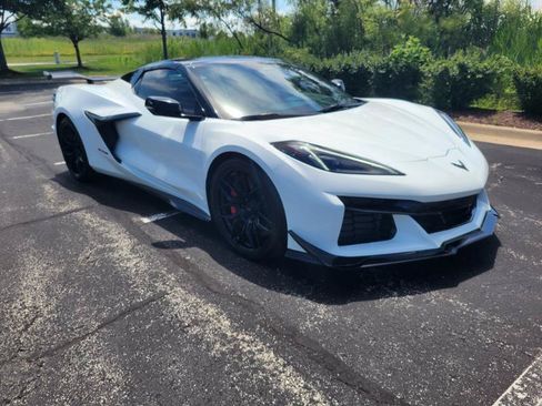 Used 2024 Chevrolet Corvette Z06 w/ Z07 Performance Package RWD image 19