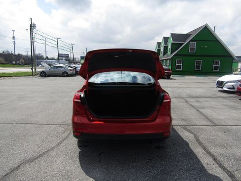 Used 2018 Ford Focus SE FWD image 7