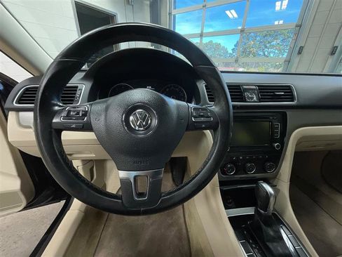 Used 2014 Volkswagen Passat 2.5 SE FWD image 14
