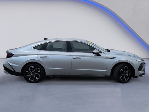 Used 2024 Hyundai Sonata SEL FWD image 3