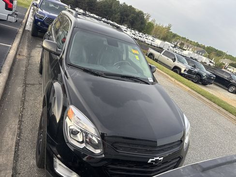 Used 2017 Chevrolet Equinox LT w/ Midnight Edition image 15