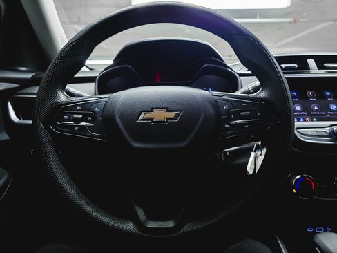 Used 2021 Chevrolet TrailBlazer LS w/ LPO, Blackout Package FWD image 23