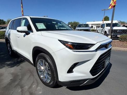 Used 2024 Toyota Grand Highlander AWD image 2