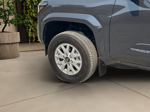 Used 2024 Toyota Tacoma SR5 AWD/4WD image 12