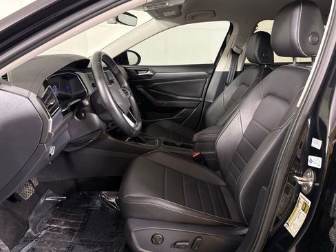 Used 2024 Volkswagen Jetta SE FWD image 19