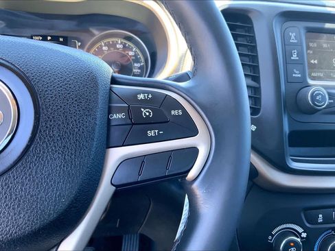 Used 2016 Jeep Cherokee Sport AWD/4WD image 24
