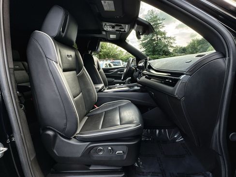 Used 2024 Cadillac Escalade ESV Sport RWD image 29