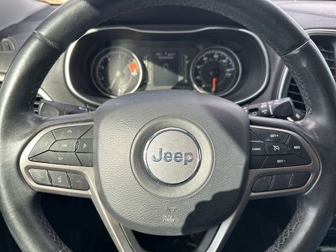 Used 2019 Jeep Cherokee Latitude Plus image 12