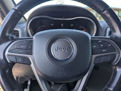 Used 2020 Jeep Grand Cherokee Laredo AWD/4WD image 20