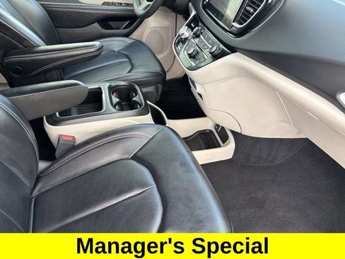 Used 2023 Chrysler Pacifica Touring-L FWD image 36