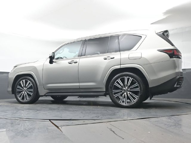 Used 2023 Lexus LX 600 4WD w/ Luxury Package image 39