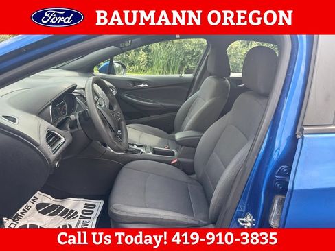 Used 2019 Chevrolet Cruze LT w/ Convenience Package FWD image 16