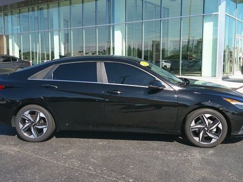 Certified 2021 Hyundai Elantra SEL w/ Convenience + Premium Package image 20