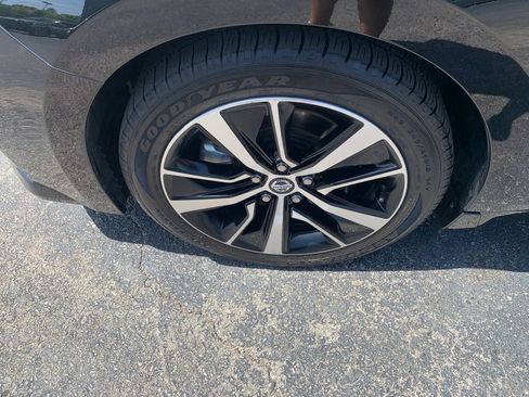 Used 2022 Nissan Maxima SV w/ Floor Mat Group FWD image 26