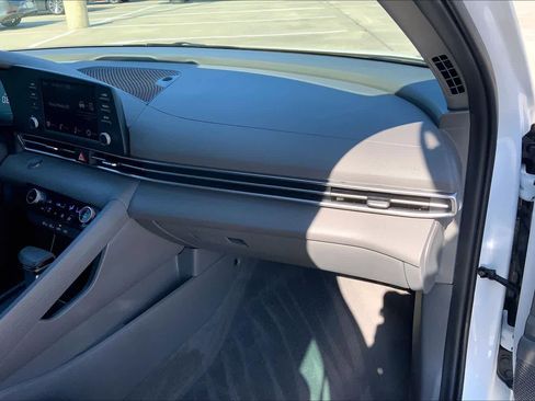 Used 2025 Hyundai Elantra Sport image 16