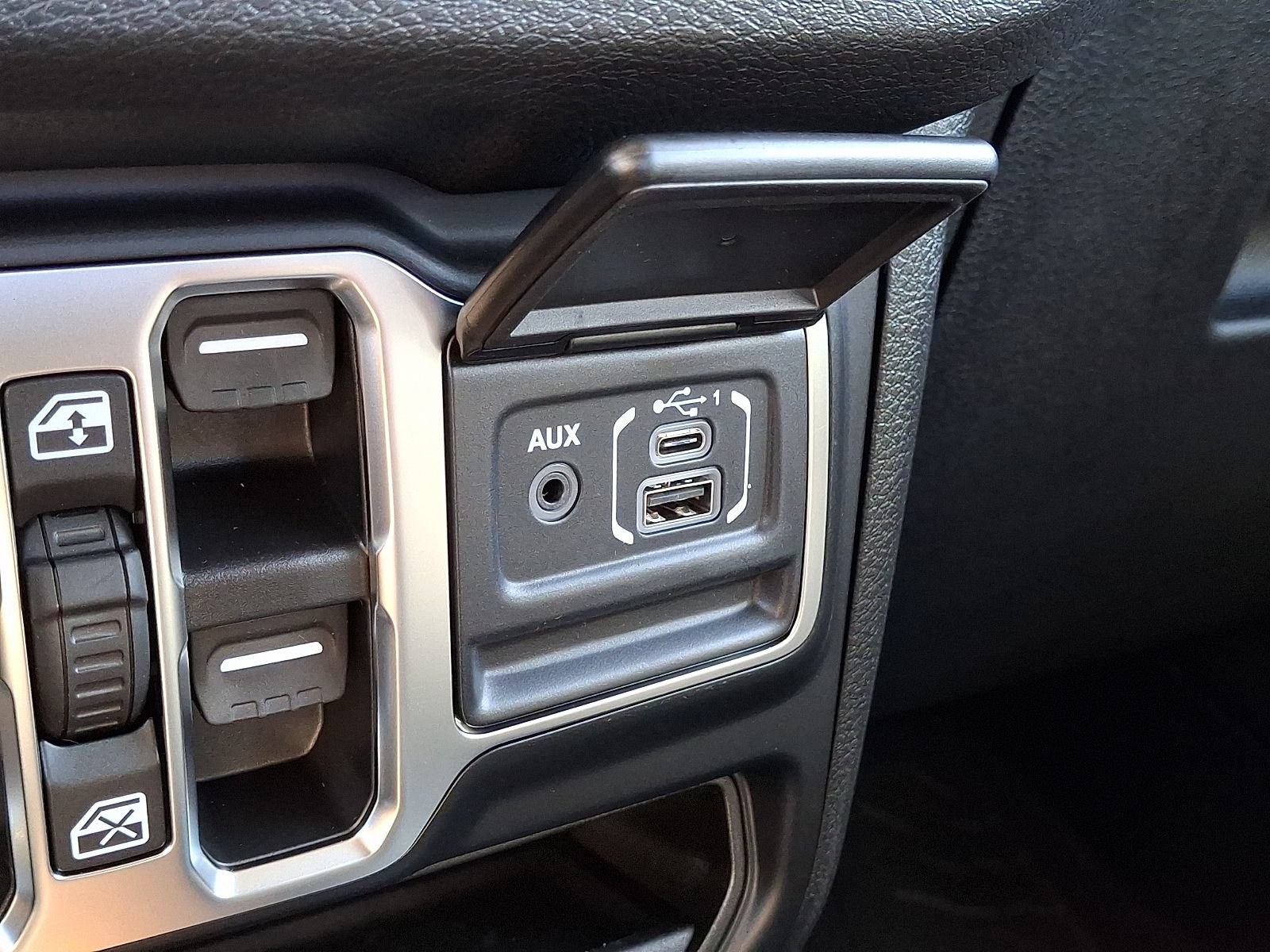 New 2026 Jeep Gladiator Sport AWD/4WD image 12