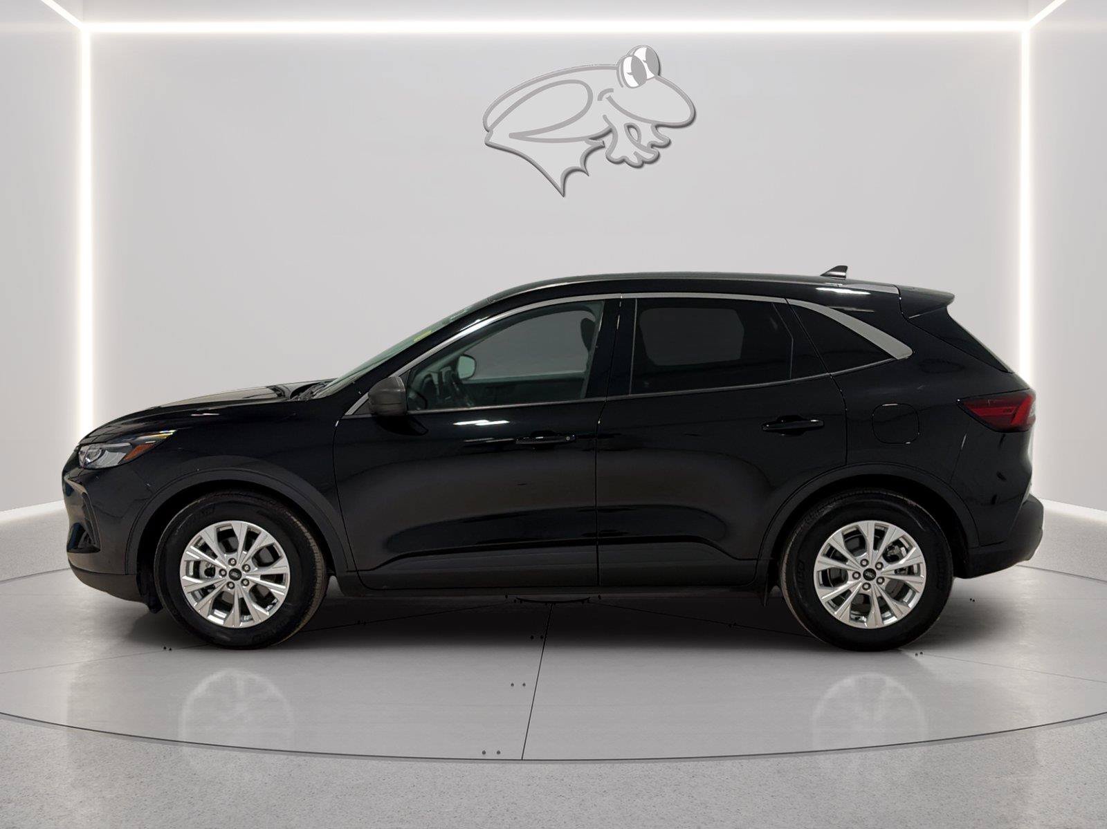 Used 2023 Ford Escape Active w/ Tech Pack #1 FWD image 2