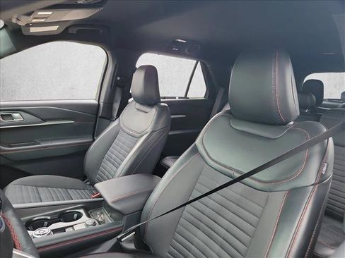 Used 2025 Ford Explorer ST-Line w/ Premium Package image 11