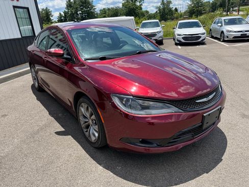 Used 2015 Chrysler 200 S w/ Comfort Group FWD image 4
