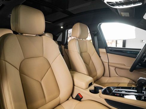 New 2026 Porsche Macan AWD/4WD image 17