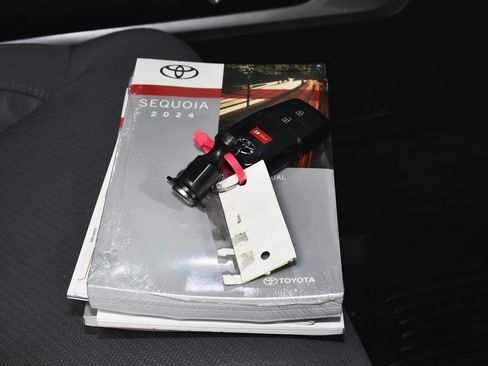 Used 2024 Toyota Sequoia Platinum image 73