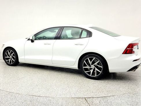 Used 2019 Volvo S60 T6 Momentum w/ Premium Package image 7