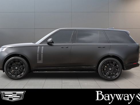 Used 2025 Land Rover Range Rover Long Wheelbase Autobiography image 4