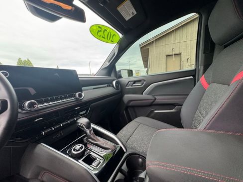 Used 2025 Chevrolet Colorado Z71 AWD/4WD image 21