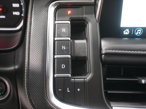 Used 2021 Chevrolet Suburban Premier AWD/4WD image 27