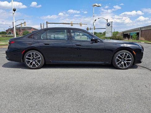 Used 2023 BMW 760i xDrive AWD/4WD image 7
