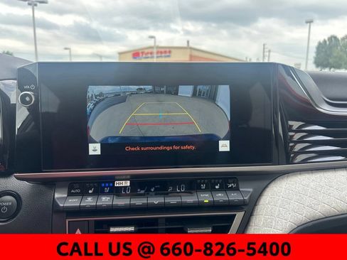 Used 2025 Toyota Camry XLE w/ Premium Package AWD/4WD image 22