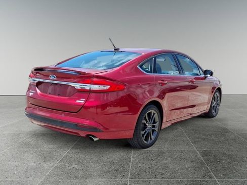 Used 2018 Ford Fusion SE w/ Equipment Group 201A FWD image 3