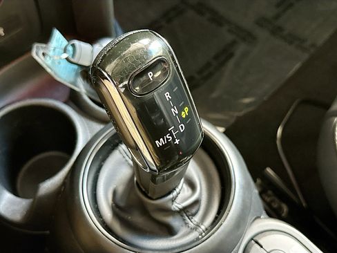 Used 2020 MINI Cooper 4-Door Hardtop w/ Storage Package image 16