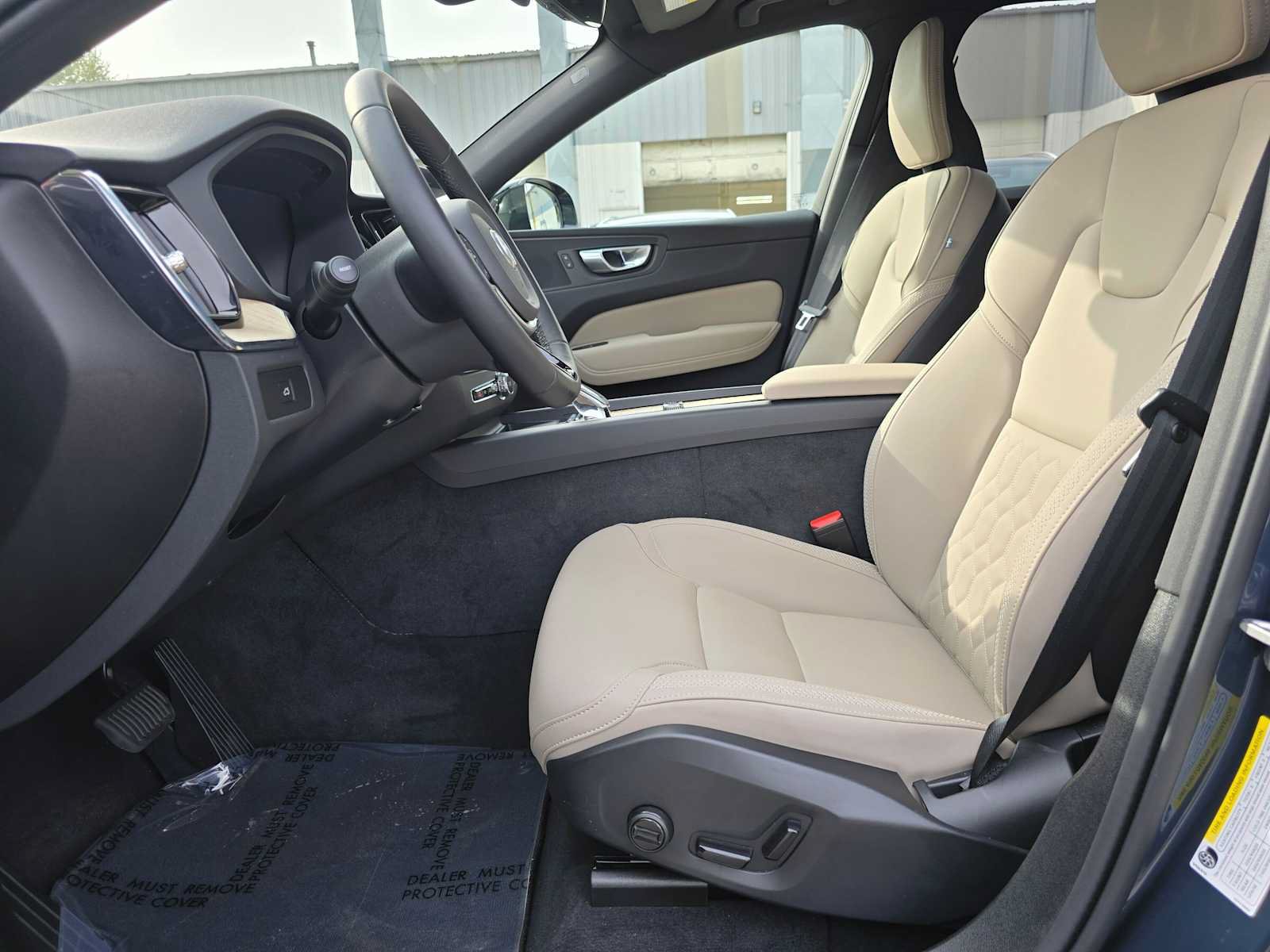 Used 2026 Volvo XC60 B5 Plus w/ Protection Package Premier AWD/4WD image 19