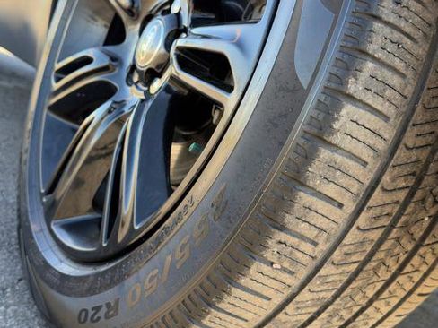 Used 2019 Land Rover Range Rover Velar S image 8