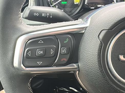 Used 2025 Jeep Wrangler Unlimited Sahara w/ Safety Group AWD/4WD image 18