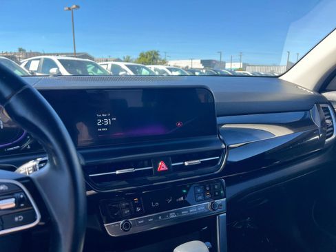 Used 2025 Kia Seltos S FWD image 17