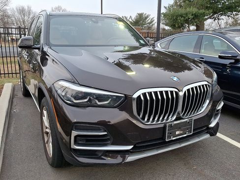 Used 2023 BMW X5 xDrive40i w/ Premium Package image 2
