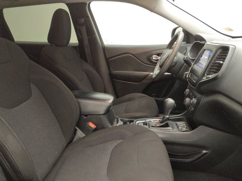 Used 2021 Jeep Cherokee Latitude FWD image 21